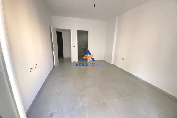 Shtepi ne shitje Apartament ne Lezhe, 2+1, Mobilimi Bosh, pa mobiluar, Pagesa 132,250  Euro.