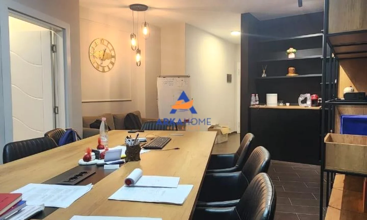 JEPET ZYRE ME QERA 108M2 "PRANE LIQENIT TE TIRANES" 85000 LEKE