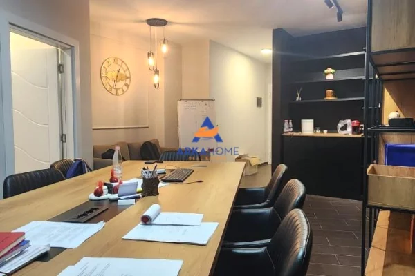 JEPET ZYRE ME QERA 108M2 "PRANE LIQENIT TE TIRANES" 85000 LEKE