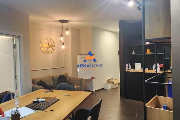 JEPET ZYRE ME QERA 108M2 "PRANE LIQENIT TE TIRANES" 85000 LEKE