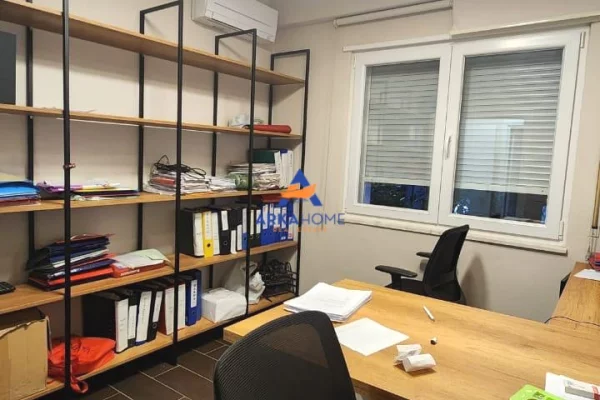 JEPET ZYRE ME QERA 108M2 "PRANE LIQENIT TE TIRANES" 85000 LEKE