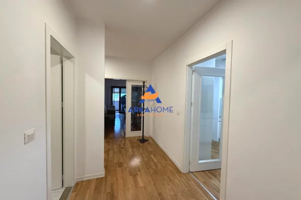 Shtepi me qera Apartament ne Tirane, 3+1, Mobilimi E mobiluar, Pagesa 2,500  Euro.