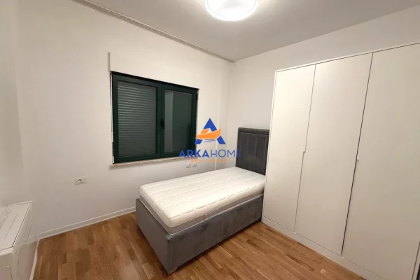 Shtepi me qera Apartament ne Tirane, 3+1, Mobilimi E mobiluar, Pagesa 2,500  Euro.