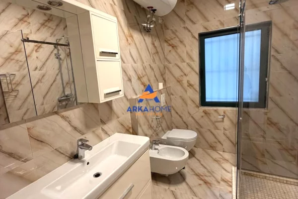 Shtepi me qera Apartament ne Tirane, 3+1, Mobilimi E mobiluar, Pagesa 2,500  Euro.