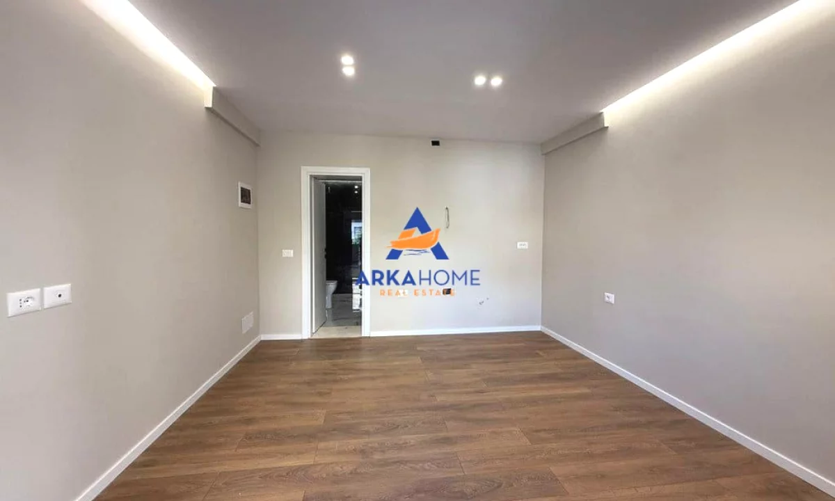 JEPET AMBIENT BIZNESI / ZYRE 30M2 "RRUGA E ELBASANIT, PRANE LICEUT ARTISTIK" 430 EURO