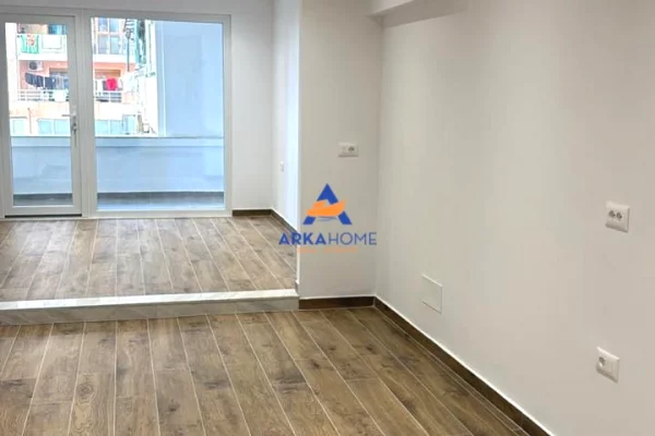 JEPEN ME QERA 2 AMBIENTE ZYRASH 60M2 (SECILA) 800 EURO (SECILA)