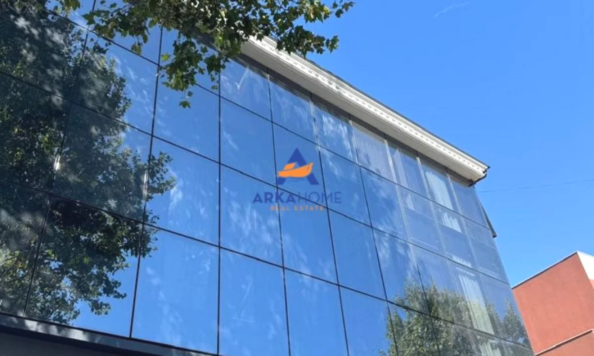 JEPET ME QERA AMBIENT BIZNESI 185M2 "SAUK I RI" 2000 EURO