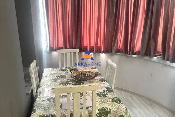 Shtepi me qera Apartament ne Tirane, 2+1, Mobilimi E mobiluar, Pagesa 750  Euro.