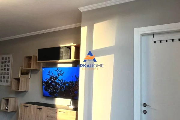 Shtepi ne shitje Apartament ne Tirane, 2+1, Mobilimi E mobiluar, Pagesa 175,000  Euro.