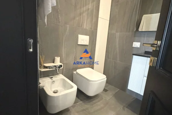 Shtepi me qera Apartament ne Tirane, 2+1, Mobilimi E mobiluar, Pagesa 1,400  Euro.