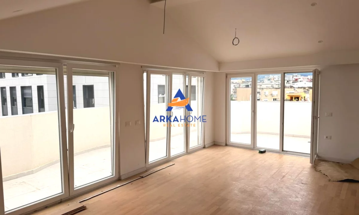 Shtepi ne shitje Apartament ne Tirane, 1+1, Mobilimi Bosh, pa mobiluar, Pagesa 140,000  Euro.