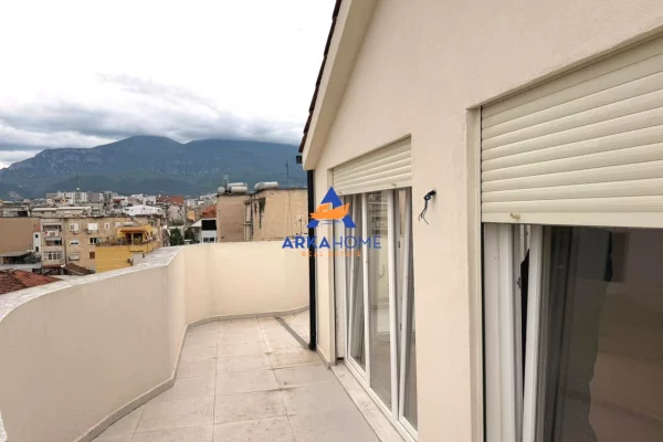 Shtepi ne shitje Apartament ne Tirane, 1+1, Mobilimi Bosh, pa mobiluar, Pagesa 140,000  Euro.