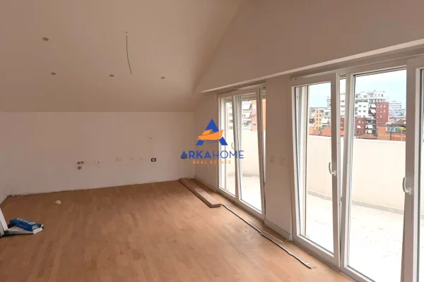 Shtepi ne shitje Apartament ne Tirane, 1+1, Mobilimi Bosh, pa mobiluar, Pagesa 140,000  Euro.