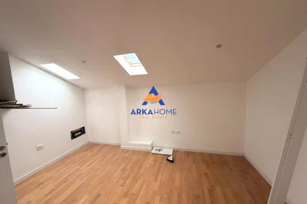 Shtepi ne shitje Apartament ne Tirane, 1+1, Mobilimi Bosh, pa mobiluar, Pagesa 140,000  Euro.