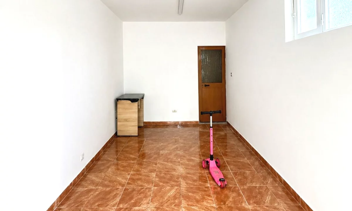 JEPET AMBIENT BIZNESI ME QERA 20M2 "NDODHET PRANE 21DHJETORI ABI BANK" 27000 EURO