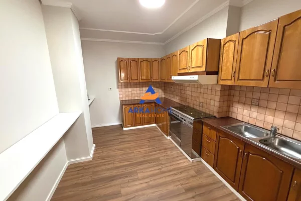 Ambient biznesi me qera 1+1 ne Tirane - 1,800 Euro