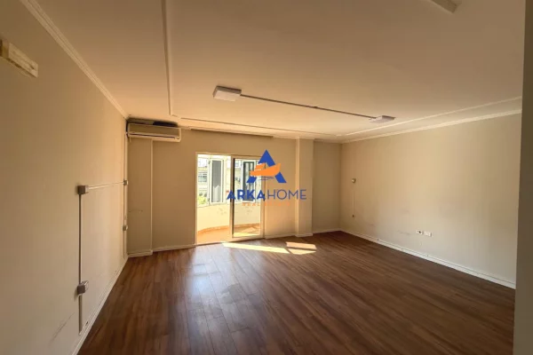 JEPET ME QERA ZYRE 179M2 "SHESHI WILLSON" 1800 EURO