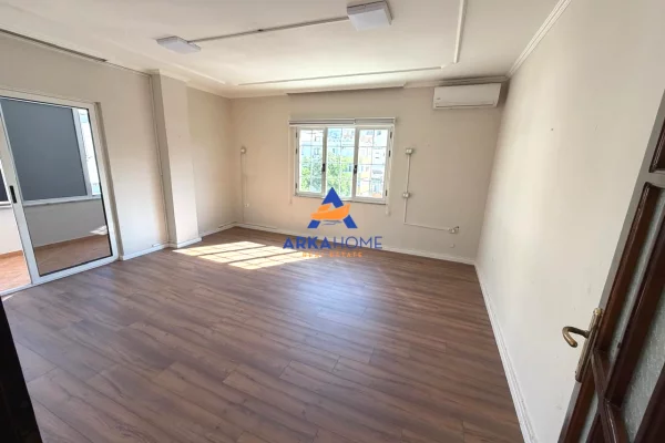 JEPET ME QERA ZYRE 179M2 "SHESHI WILLSON" 1800 EURO