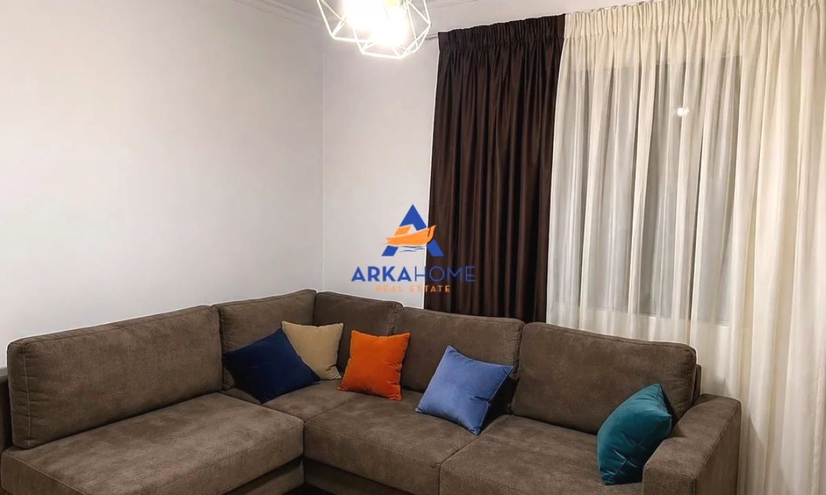 Shtepi me qera Apartament ne Tirane, 1+1, Mobilimi E mobiluar, Pagesa 525  Euro.