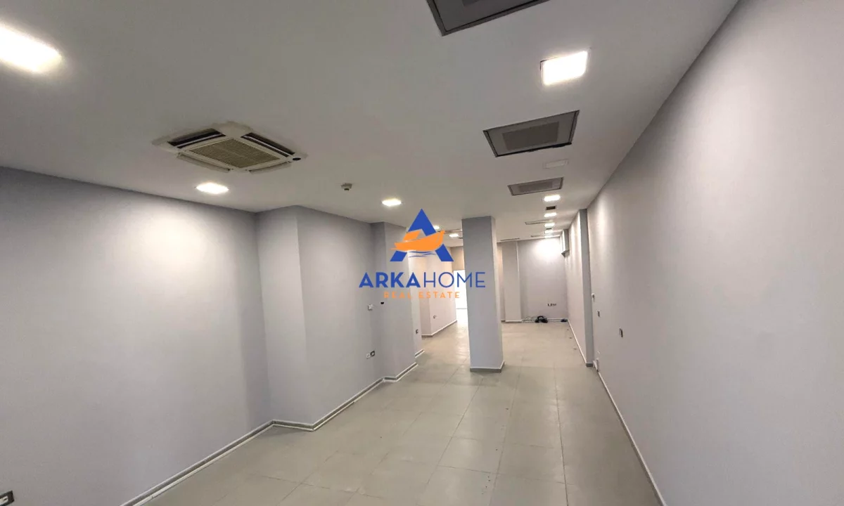 JEPET ME QERA ZYRE 220M2 "PERBALLE DELIJORGJIT" 4400 EURO