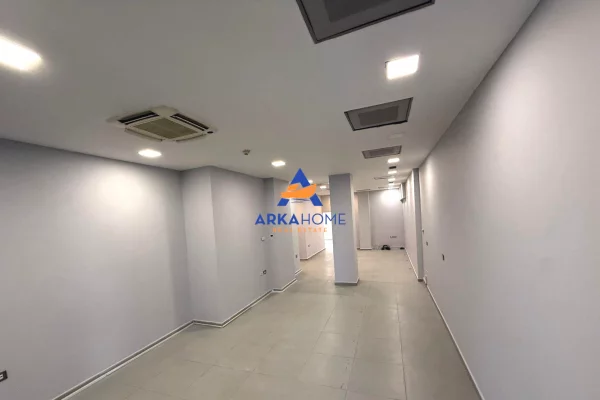 Ambient biznesi me qera 3+1 ne Tirane - 4,400 Euro