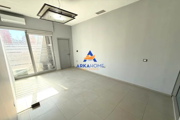 JEPET ME QERA ZYRE 220M2 "PERBALLE DELIJORGJIT" 4400 EURO