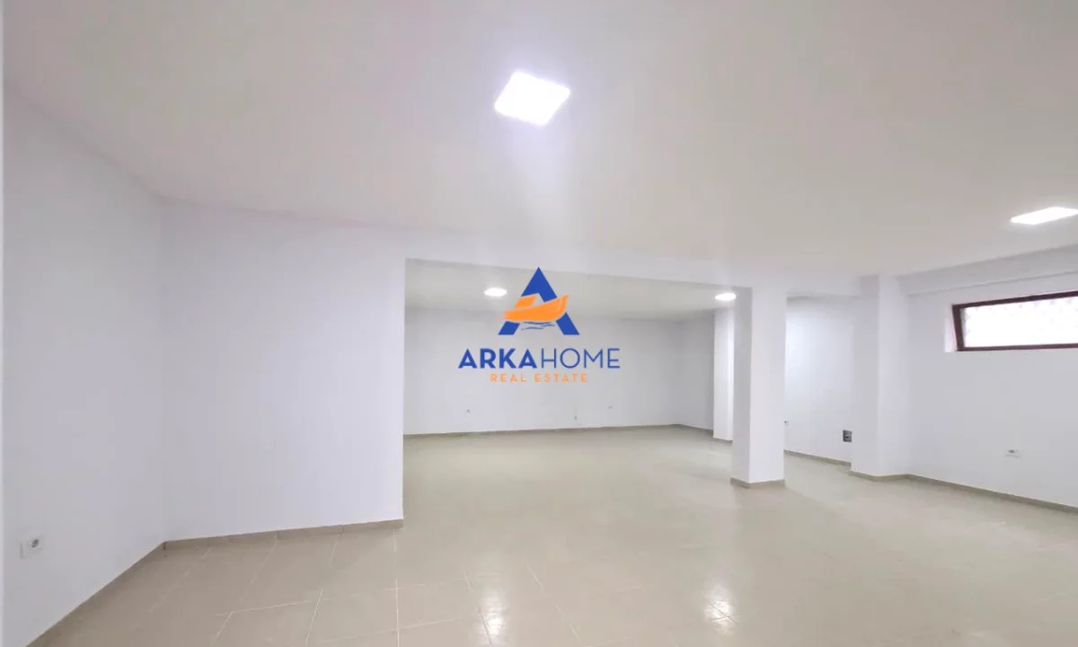 JEPET ME QERA AMBJENT BIZNESI 90M2 "KOPSHTI BOTANIK" 80.000 LEKE