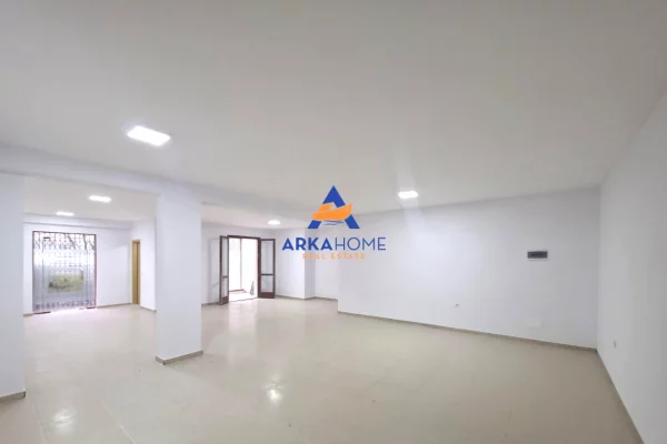 JEPET ME QERA AMBJENT BIZNESI 90M2 "KOPSHTI BOTANIK" 80.000 LEKE