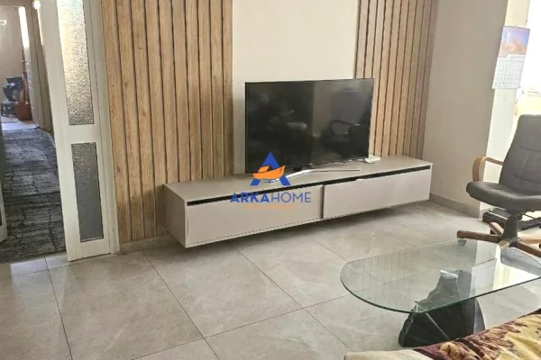 Shtepi ne shitje Duplex(shtepi me 2 kate) ne Tirane, 3+1, Mobilimi E mobiluar, Pagesa 450,000  Euro.