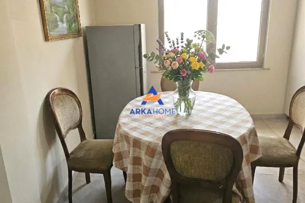 Shtepi ne shitje Duplex(shtepi me 2 kate) ne Tirane, 3+1, Mobilimi E mobiluar, Pagesa 450,000  Euro.