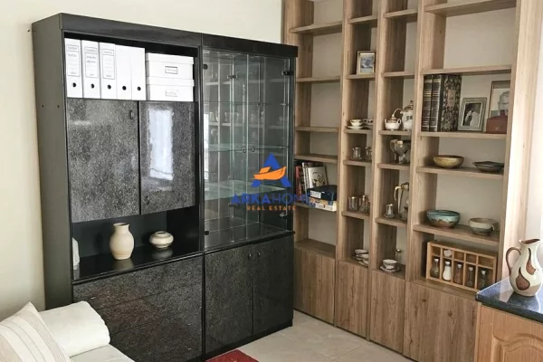 Shtepi ne shitje Duplex(shtepi me 2 kate) ne Tirane, 3+1, Mobilimi E mobiluar, Pagesa 450,000  Euro.