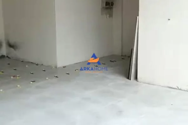 JEPET AMBJENT BIZNESI ME QERA 55M2 "ISH SHESHI SHQIPONJA" 70.000 LEKE