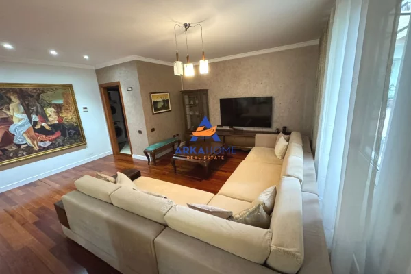 Shtepi me qera 3+1 ne Tirane - 2,000 Euro