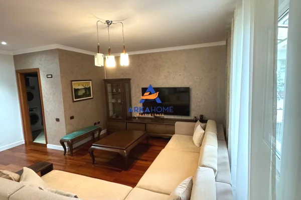 Shtepi me qera Apartament ne Tirane, 3+1, Mobilimi E mobiluar, Pagesa 2,000  Euro.