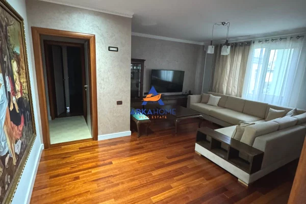 Shtepi me qera Apartament ne Tirane, 3+1, Mobilimi E mobiluar, Pagesa 2,000  Euro.
