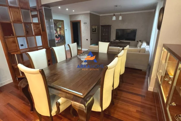 Shtepi me qera Apartament ne Tirane, 3+1, Mobilimi E mobiluar, Pagesa 2,000  Euro.