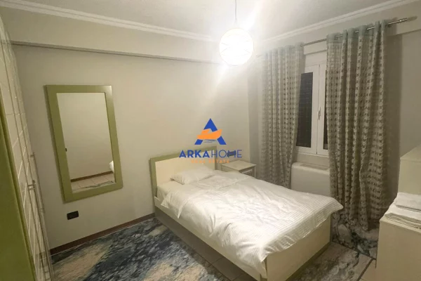 Shtepi me qera Apartament ne Tirane, 3+1, Mobilimi E mobiluar, Pagesa 2,000  Euro.