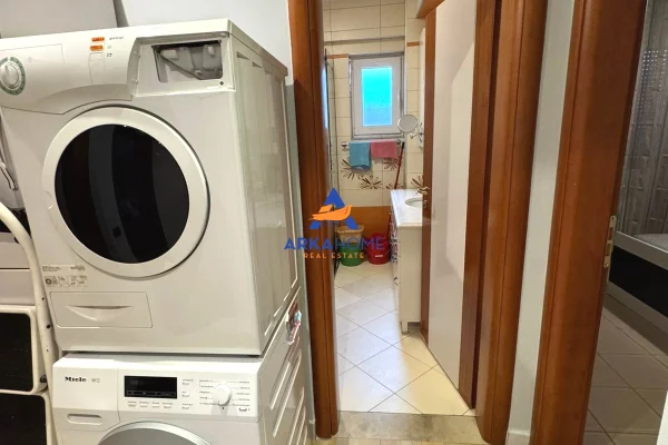 Shtepi me qera Apartament ne Tirane, 3+1, Mobilimi E mobiluar, Pagesa 2,000  Euro.