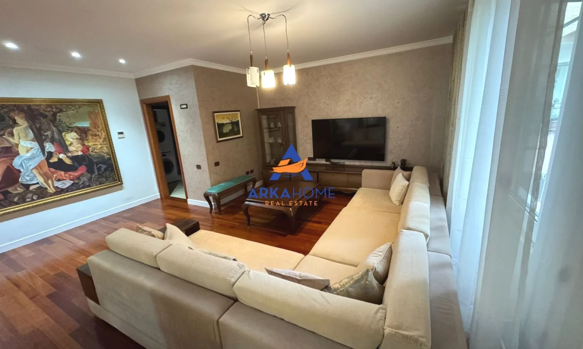 Shtepi me qera Apartament ne Tirane, 3+1, Mobilimi E mobiluar, Pagesa 2,000  Euro.