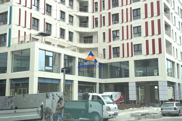 JEPET APARTAMENT ME QERA PER ZYRA 73M2 "KOMPLEKSI ULTRA, PËRBALLË RING CENTER" 700 EURO