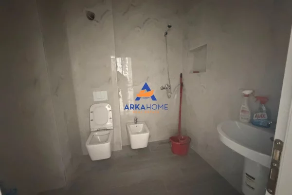 Shtepi me qera Apartament ne Tirane, 1+1, Mobilimi Bosh, pa mobiluar, Pagesa 700  Euro.