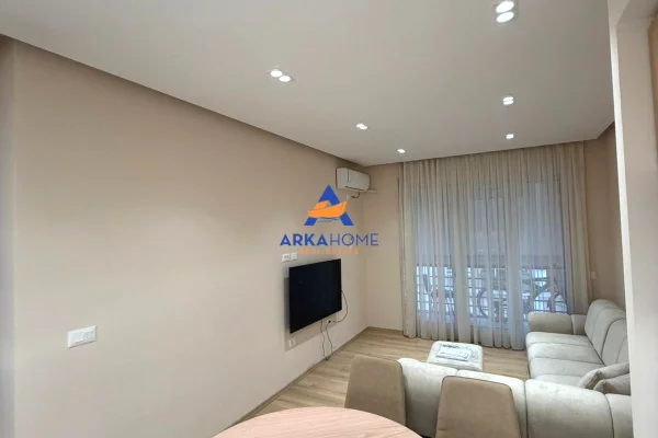 Shtepi me qera Apartament ne Tirane, 2+1, Mobilimi E mobiluar, Pagesa 1,050  Euro.