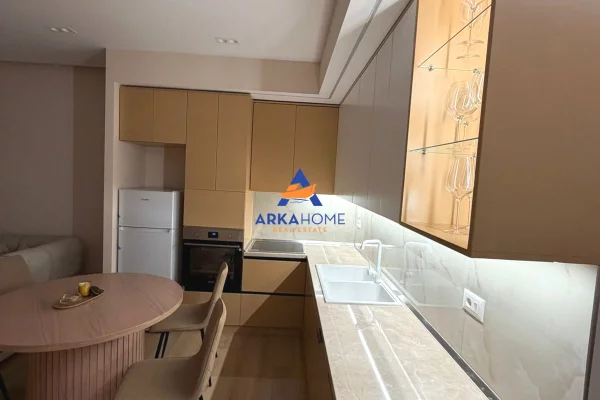 Shtepi me qera Apartament ne Tirane, 2+1, Mobilimi E mobiluar, Pagesa 1,050  Euro.
