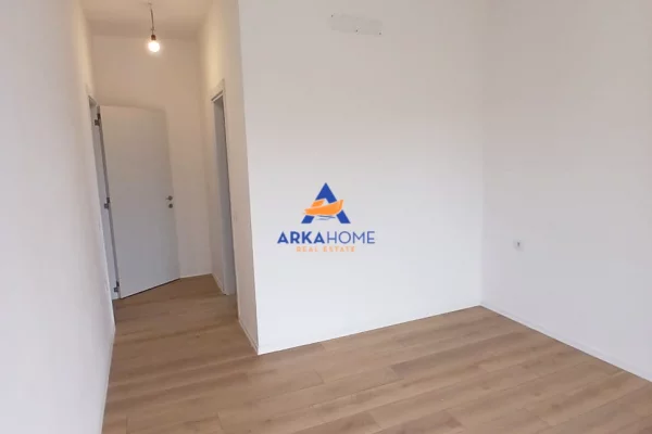Shtepi me qera Apartament ne Tirane, 3+1, Mobilimi Bosh, pa mobiluar, Pagesa 1,260  Euro.