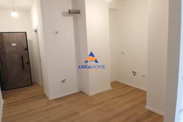 Shtepi me qera Apartament ne Tirane, 3+1, Mobilimi Bosh, pa mobiluar, Pagesa 1,260  Euro.