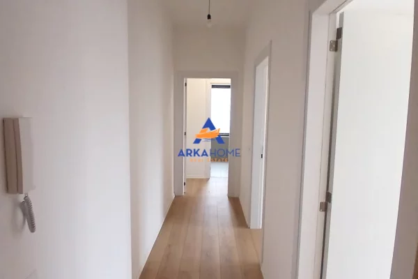 Shtepi me qera Apartament ne Tirane, 3+1, Mobilimi Bosh, pa mobiluar, Pagesa 1,260  Euro.
