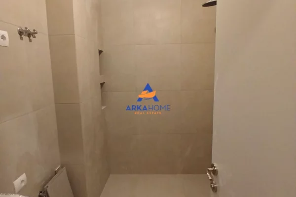Shtepi me qera Apartament ne Tirane, 3+1, Mobilimi Bosh, pa mobiluar, Pagesa 1,260  Euro.