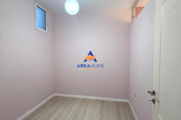 Shtepi ne shitje Apartament ne Tirane, 7+1, Mobilimi E mobiluar, Pagesa 700,000  Euro.