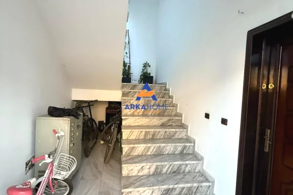 Shtepi ne shitje Apartament ne Tirane, 7+1, Mobilimi E mobiluar, Pagesa 700,000  Euro.