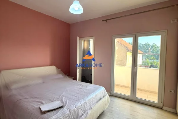 Shtepi ne shitje Apartament ne Tirane, 7+1, Mobilimi E mobiluar, Pagesa 700,000  Euro.